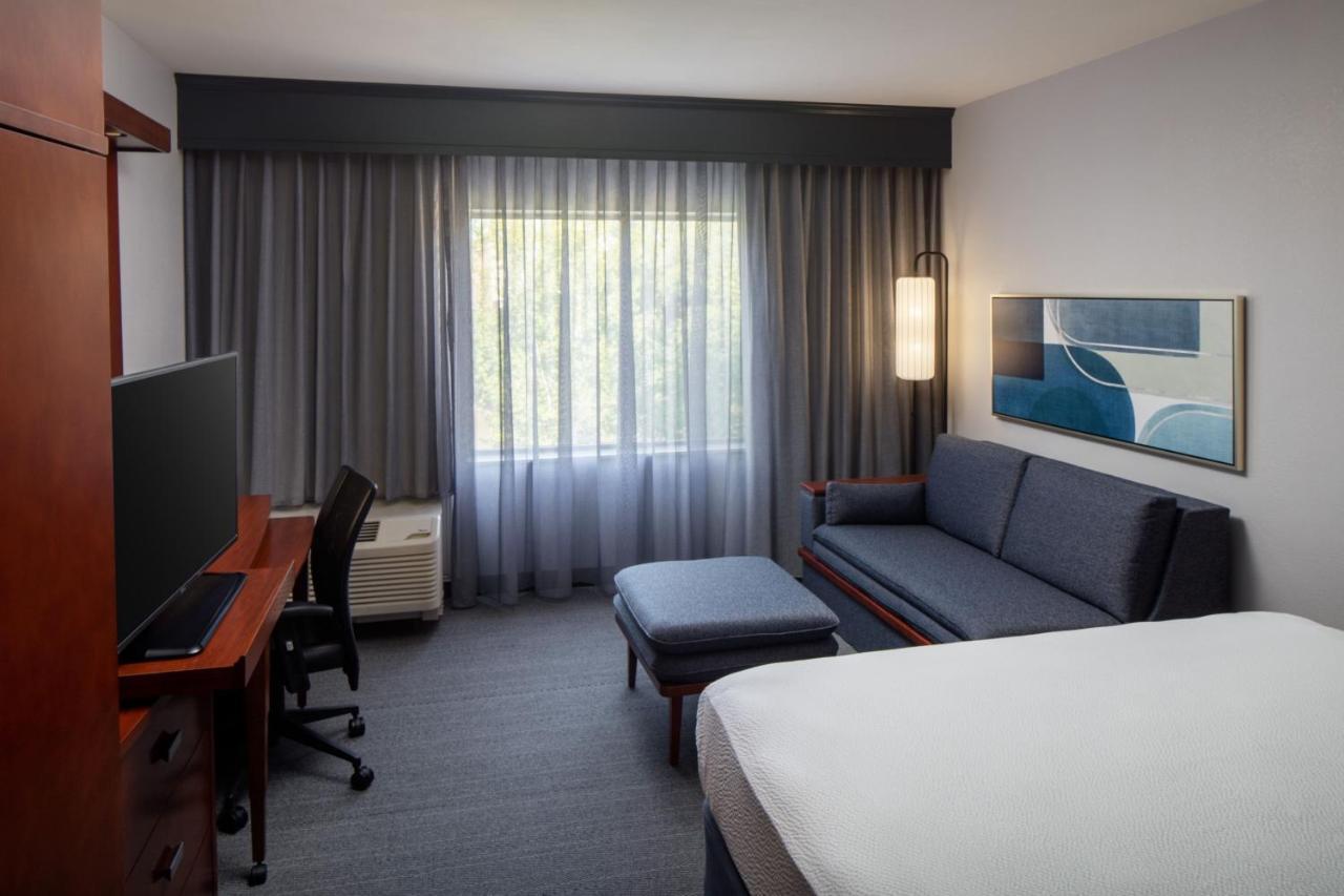 Hotel Courtyard By Marriott Charleston Downtown/Civic Center Extérieur photo