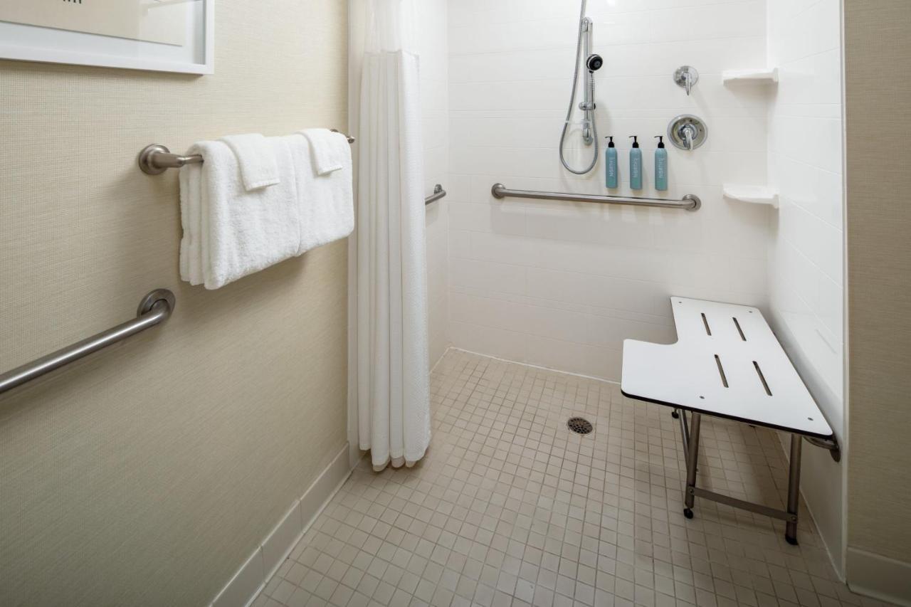 Hotel Courtyard By Marriott Charleston Downtown/Civic Center Extérieur photo
