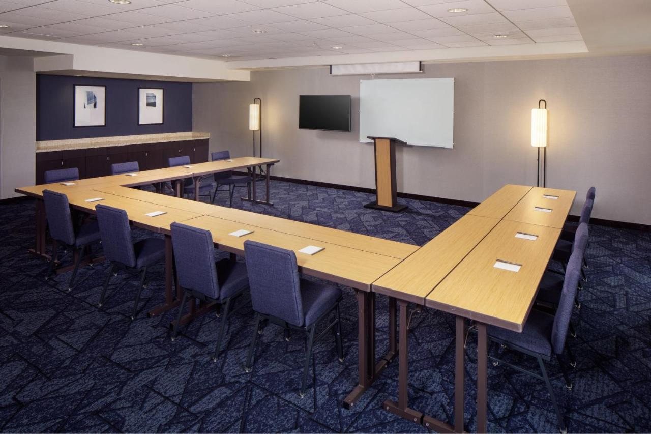 Hotel Courtyard By Marriott Charleston Downtown/Civic Center Extérieur photo