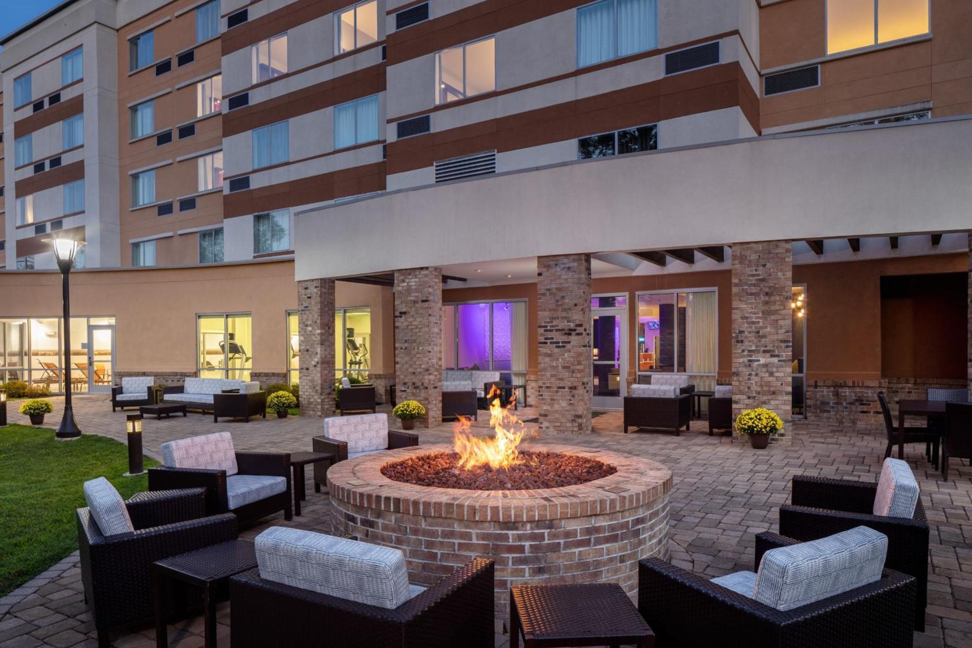 Hotel Courtyard By Marriott Charleston Downtown/Civic Center Extérieur photo