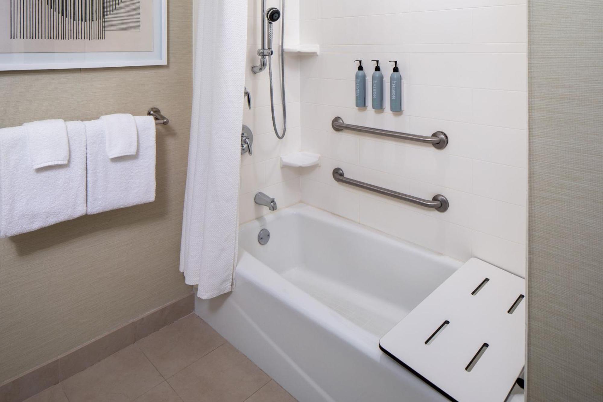 Hotel Courtyard By Marriott Charleston Downtown/Civic Center Extérieur photo