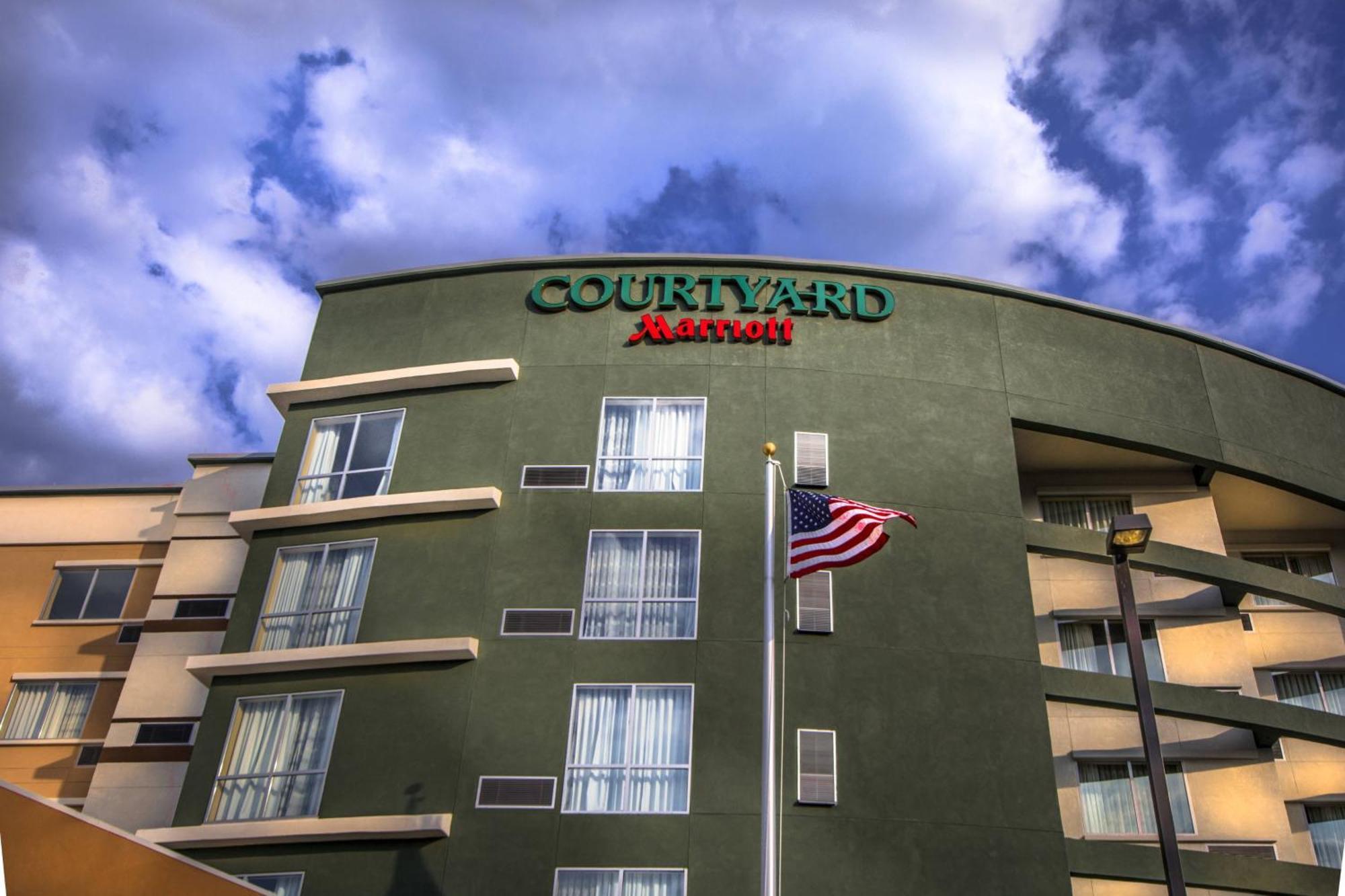 Hotel Courtyard By Marriott Charleston Downtown/Civic Center Extérieur photo