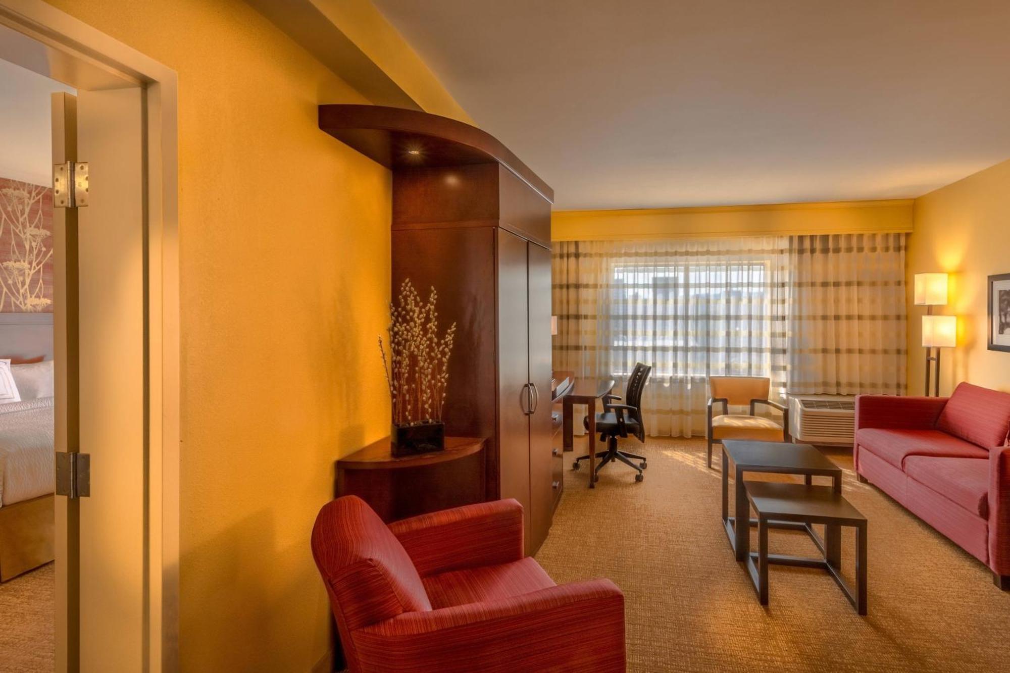 Hotel Courtyard By Marriott Charleston Downtown/Civic Center Extérieur photo