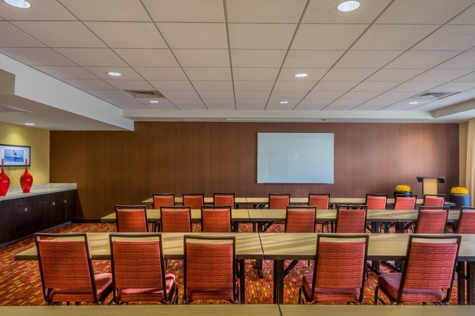 Hotel Courtyard By Marriott Charleston Downtown/Civic Center Extérieur photo