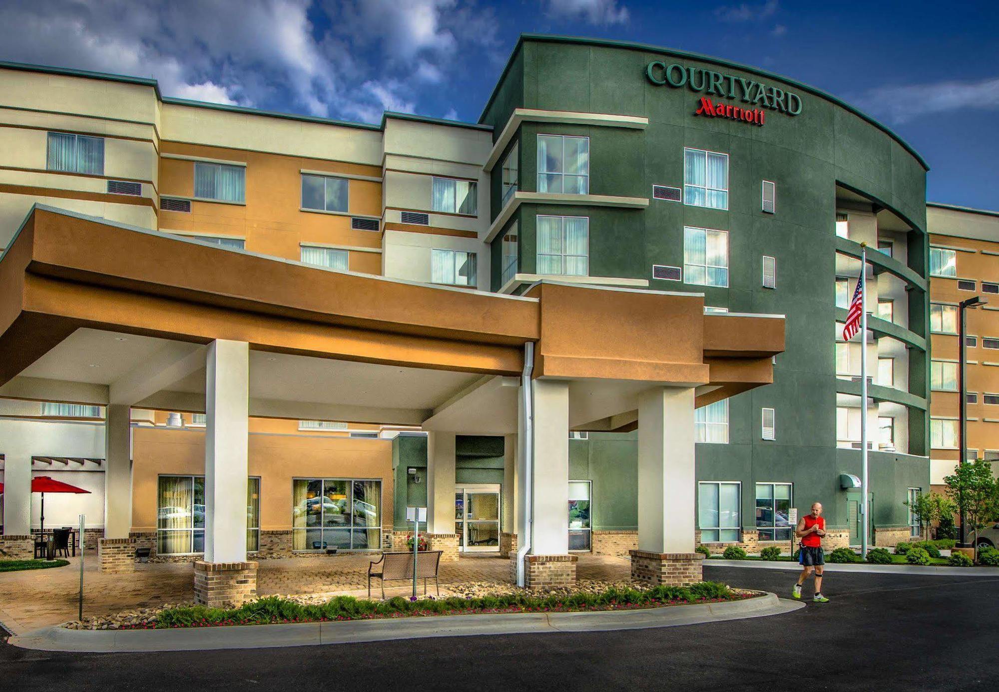 Hotel Courtyard By Marriott Charleston Downtown/Civic Center Extérieur photo