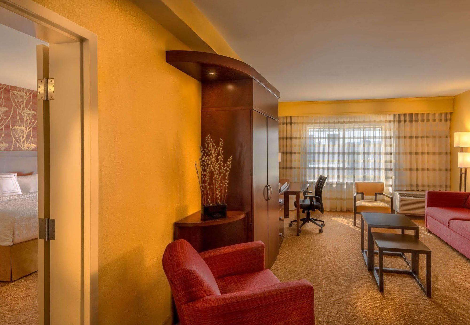 Hotel Courtyard By Marriott Charleston Downtown/Civic Center Extérieur photo